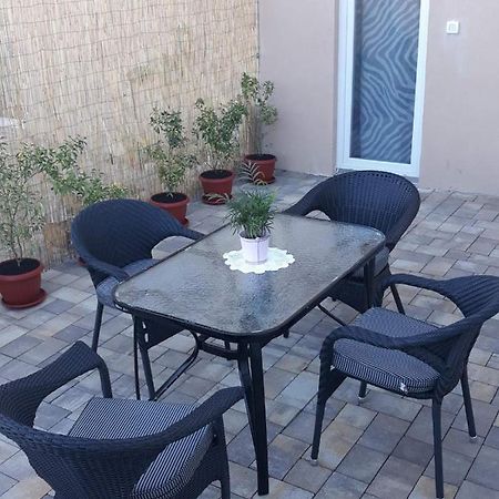 דירות אוגולין Tri Srece מראה חיצוני תמונה