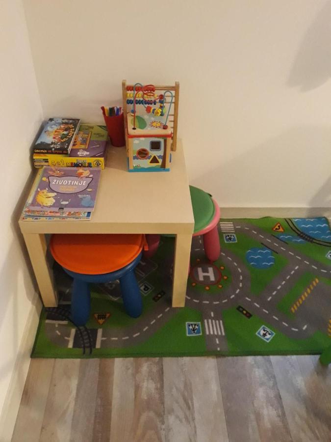 דירות אוגולין Tri Srece מראה חיצוני תמונה