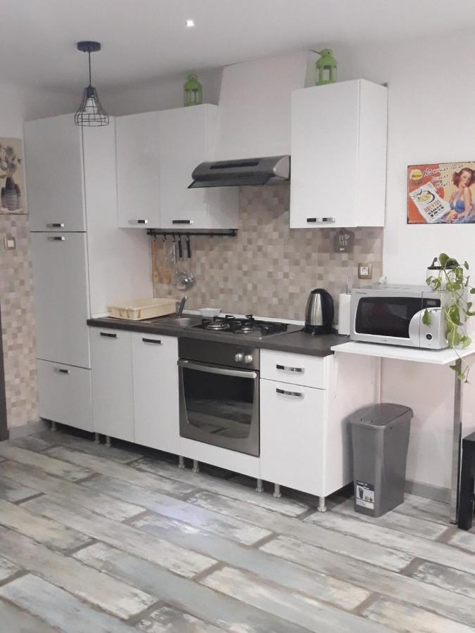 דירות אוגולין Tri Srece מראה חיצוני תמונה