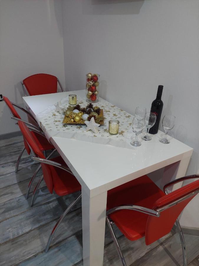 דירות אוגולין Tri Srece מראה חיצוני תמונה